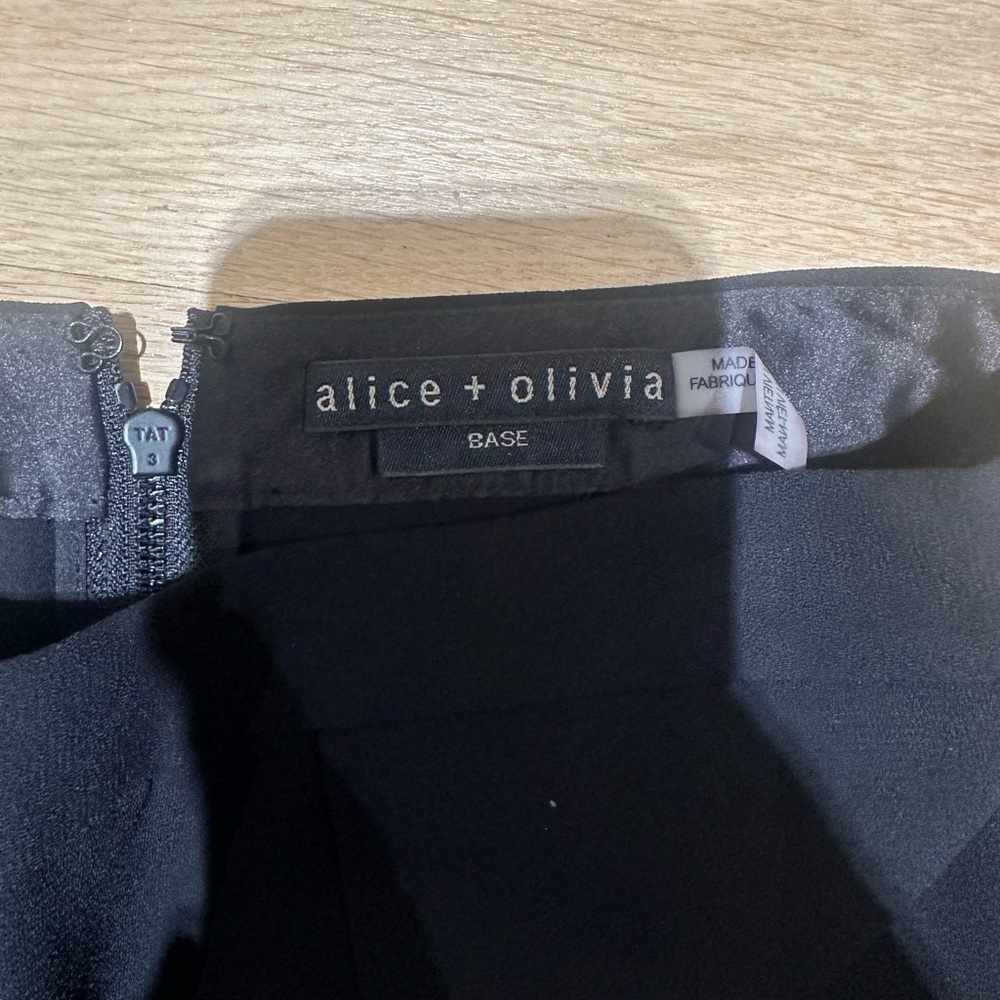Alice + Olivia Black Women's Skorts - Picture 3 of 3